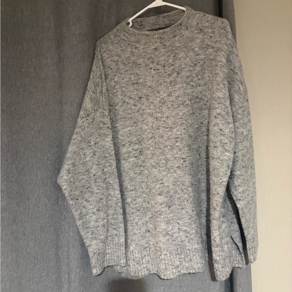 Well Worn women’s  Heathered Gray Crewneck Sweater